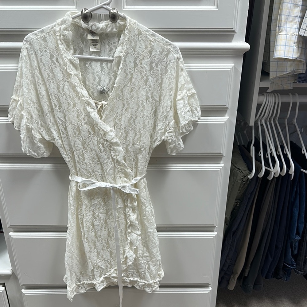 In Bloom White Lace chemise with coordinating robe